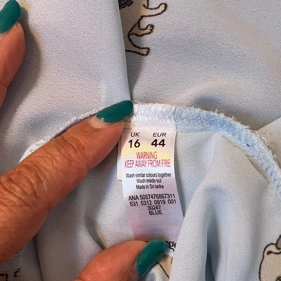 Pug print sleeveless blouse - Picture 6 of 9